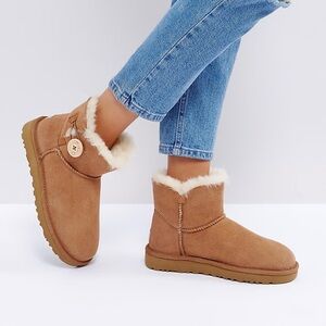 UGG Mini Bailey Button Chestnut Size 8